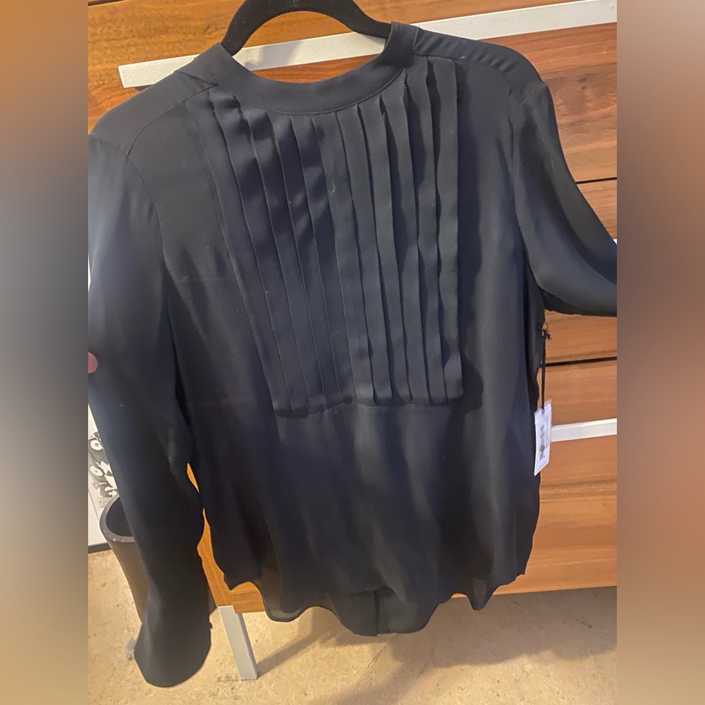 Brochu Walker  100 percent silk blouse . Gorgeous flowy pleated front detail.